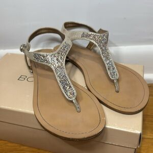 BCBGeneration PL-Brynn flat 7.5 sandal platino brush-off metallic